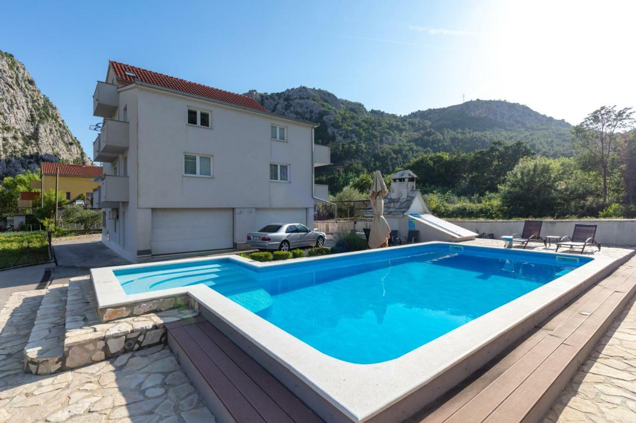 Apartments Bubalo Omiš Exteriör bild