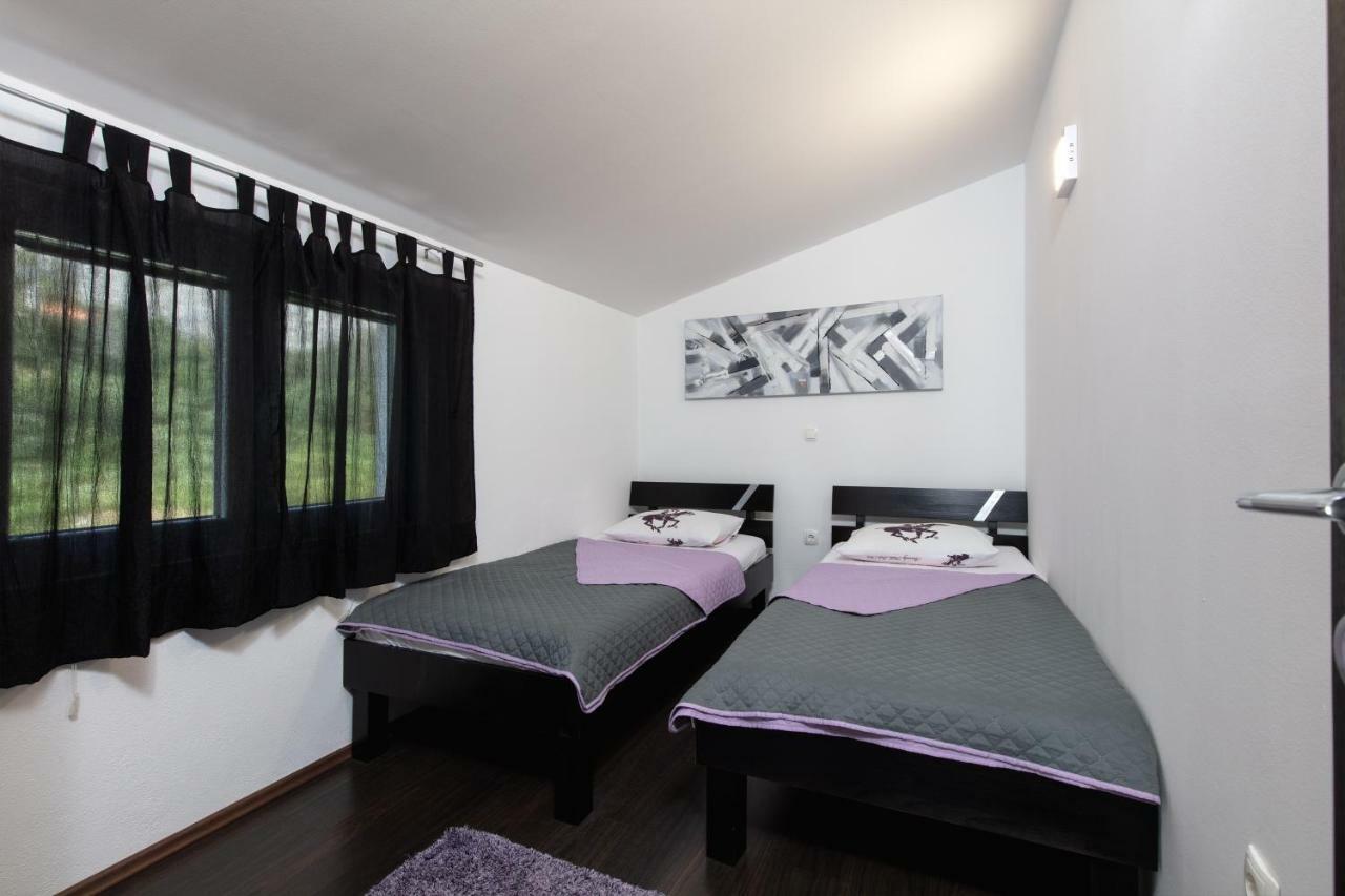 Apartments Bubalo Omiš Exteriör bild