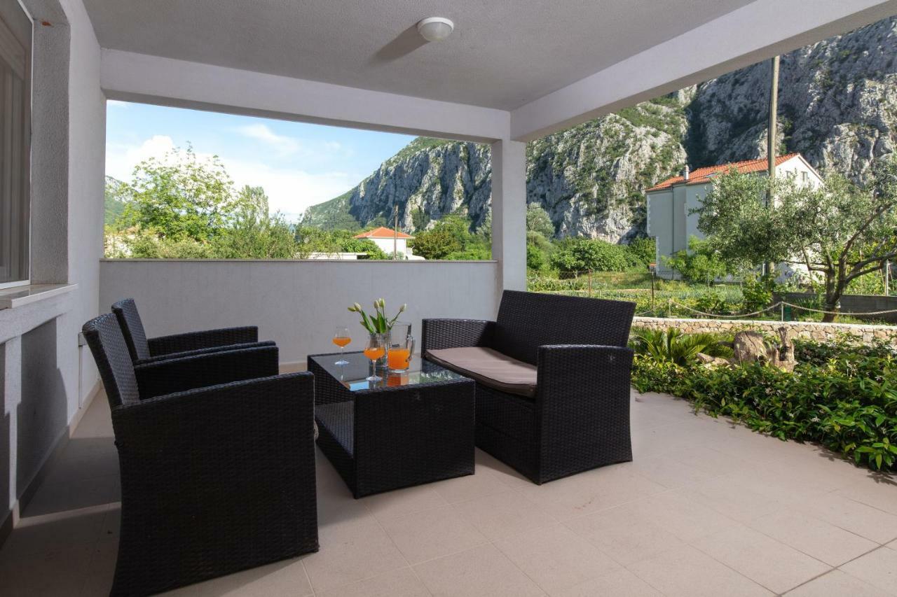 Apartments Bubalo Omiš Exteriör bild